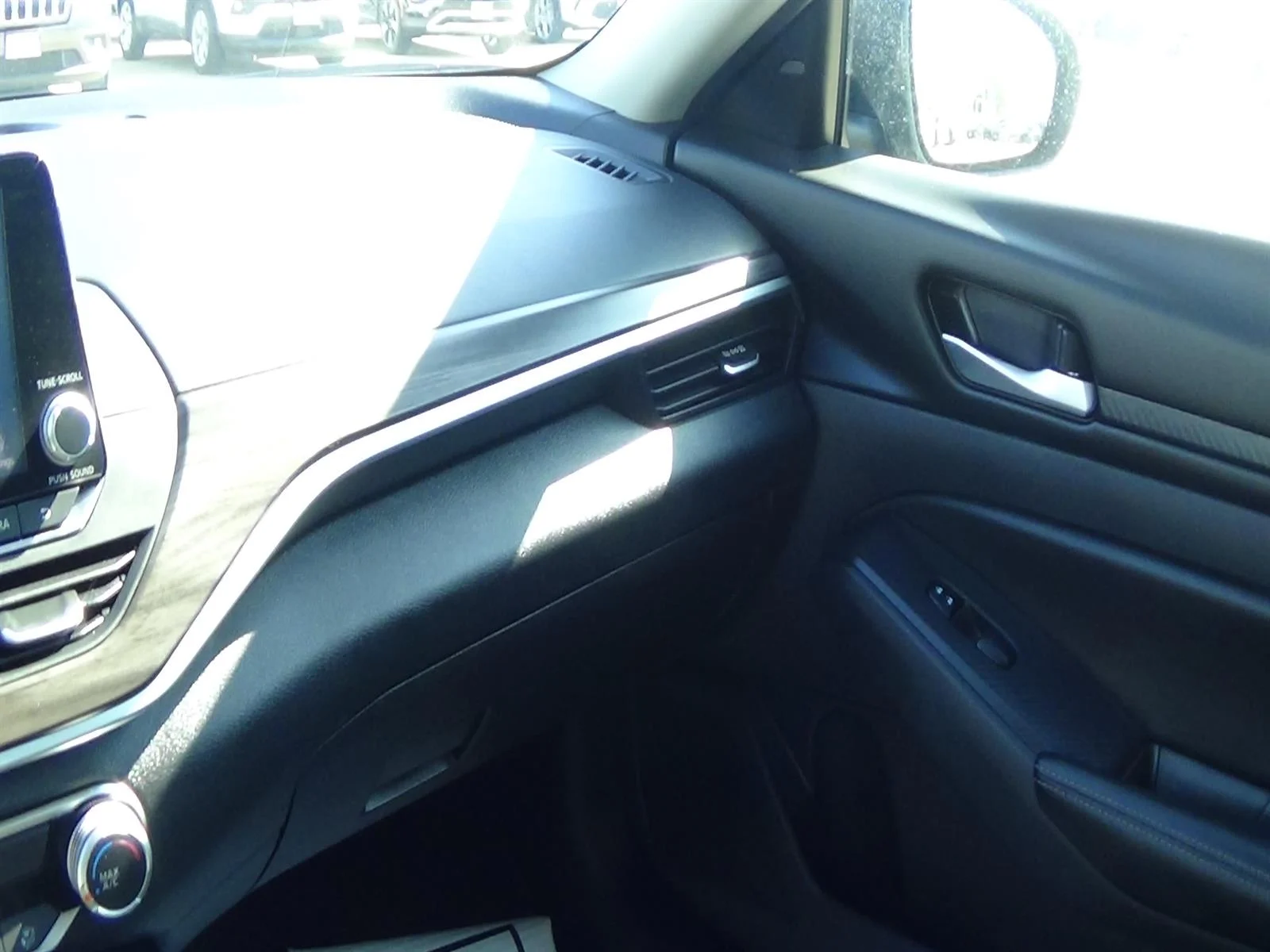 Used 2025 Gun Metallic (kad) Nissan 2.5 SV image 26