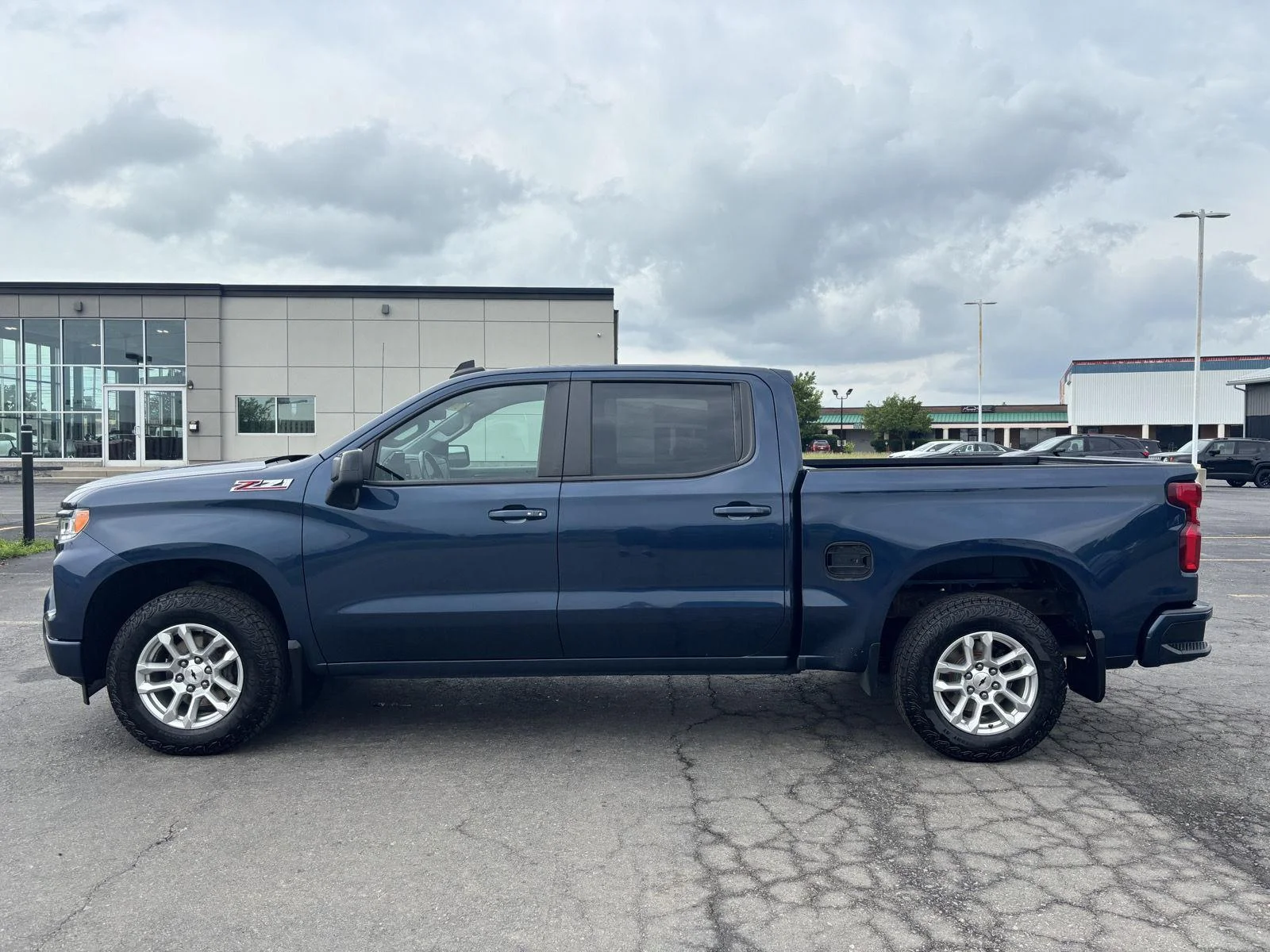 Used 2022 Northsky Blue Metallic Chevrolet RST image 4