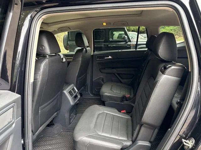Used 2019 Deep Black Volkswagen SEL Premium image 14