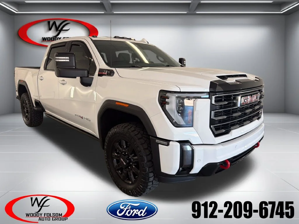 Used 2024 White GMC AT4 image 1