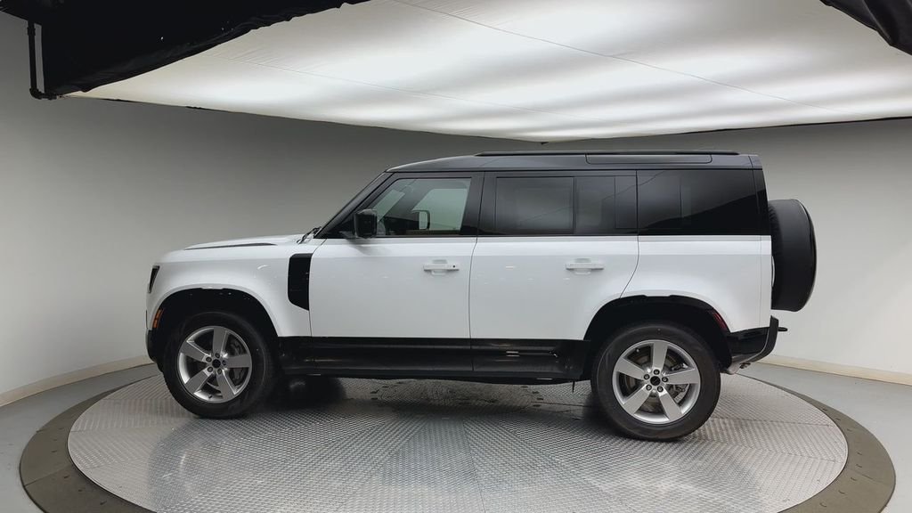 New 2026 Fuji White Land Rover X-Dynamic SE image 5