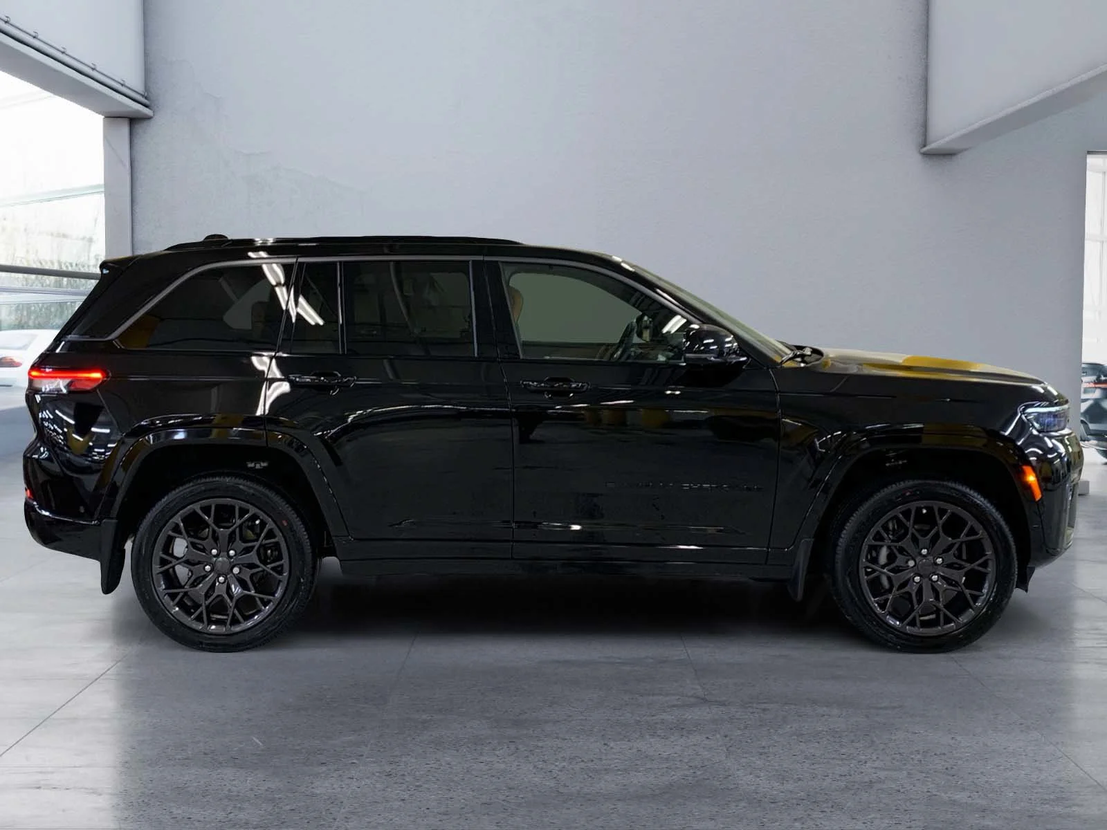 New 2026 Diamond Black Crystal Pearl Jeep Summit image 6