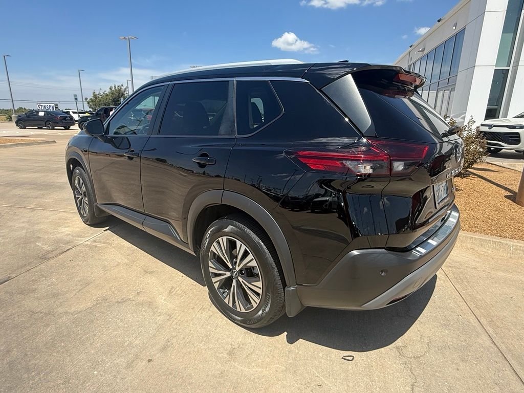 Used 2022 Super Black Nissan SV image 3