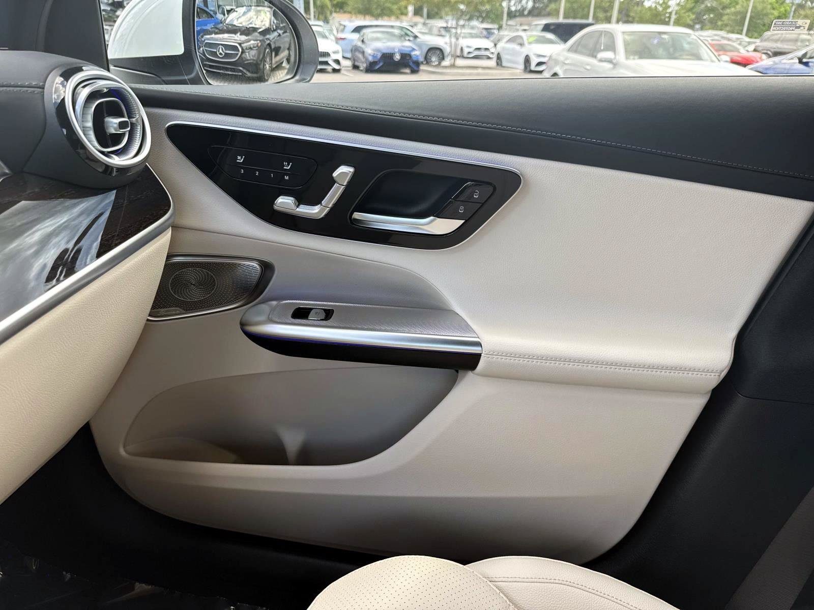 New 2026 Polar White Mercedes-Benz 300 SUV image 24