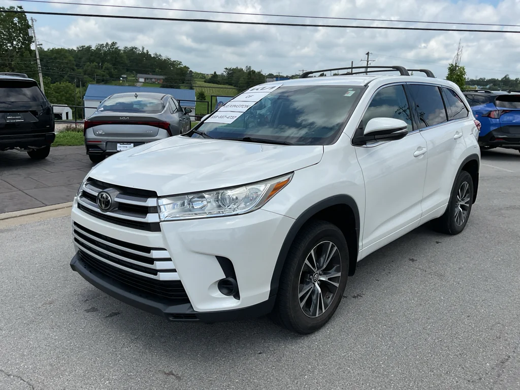 Used 2018 Blizzard Pearl Toyota LE image 4