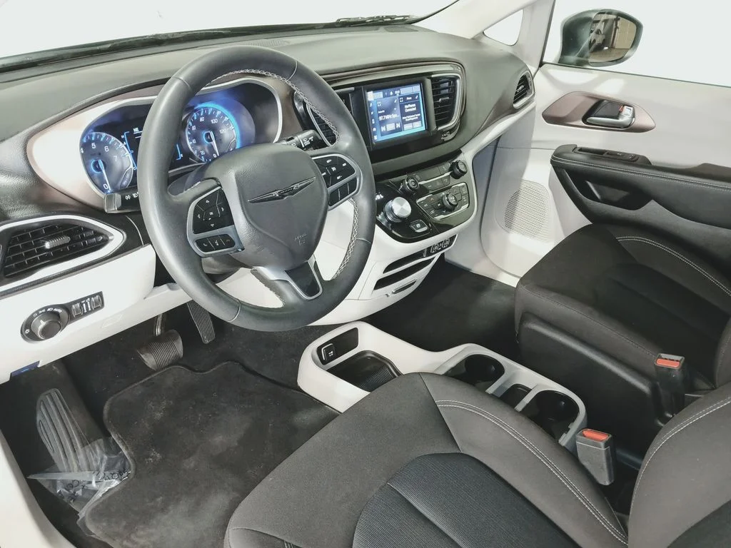 Used 2024 Black Chrysler LX image 16