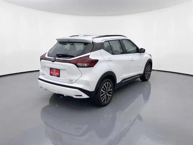 Used 2024 White Nissan SR image 10