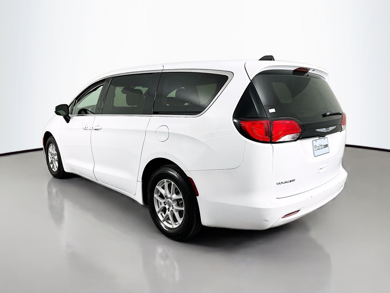 Used 2023 Bright White Clearcoat Chrysler LX image 6