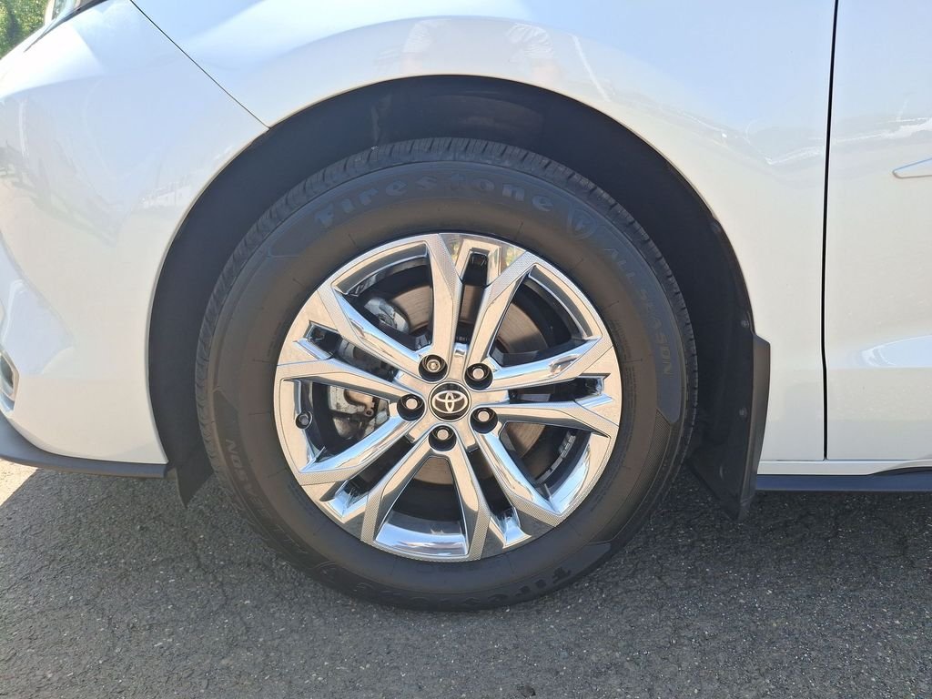 Used 2022 Beige Toyota Platinum image 19