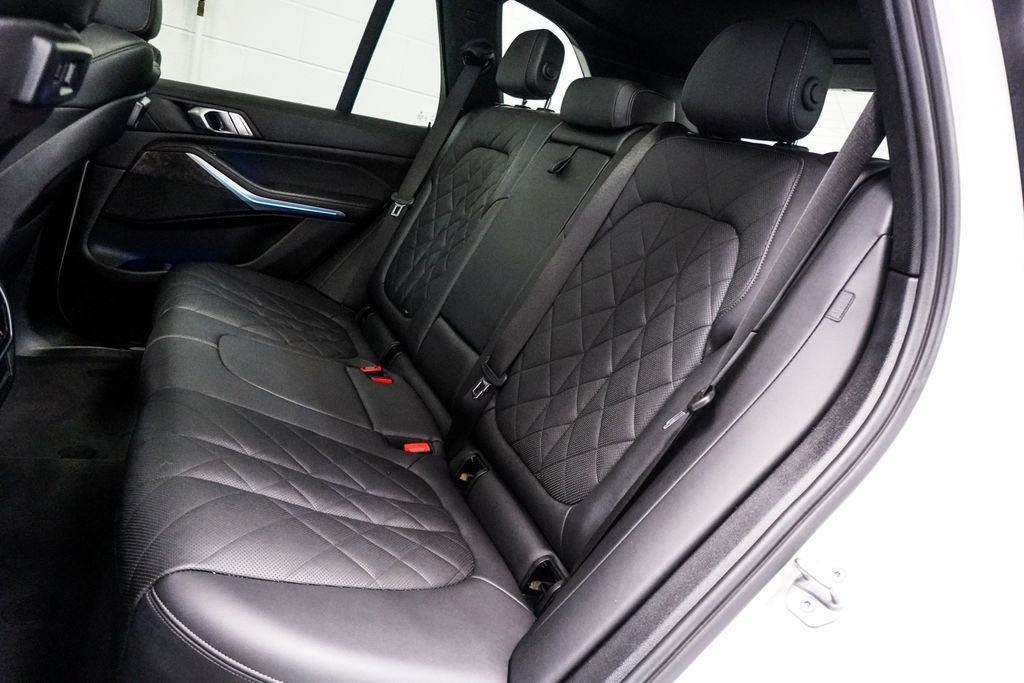 Used 2023 White BMW sDrive40i image 9