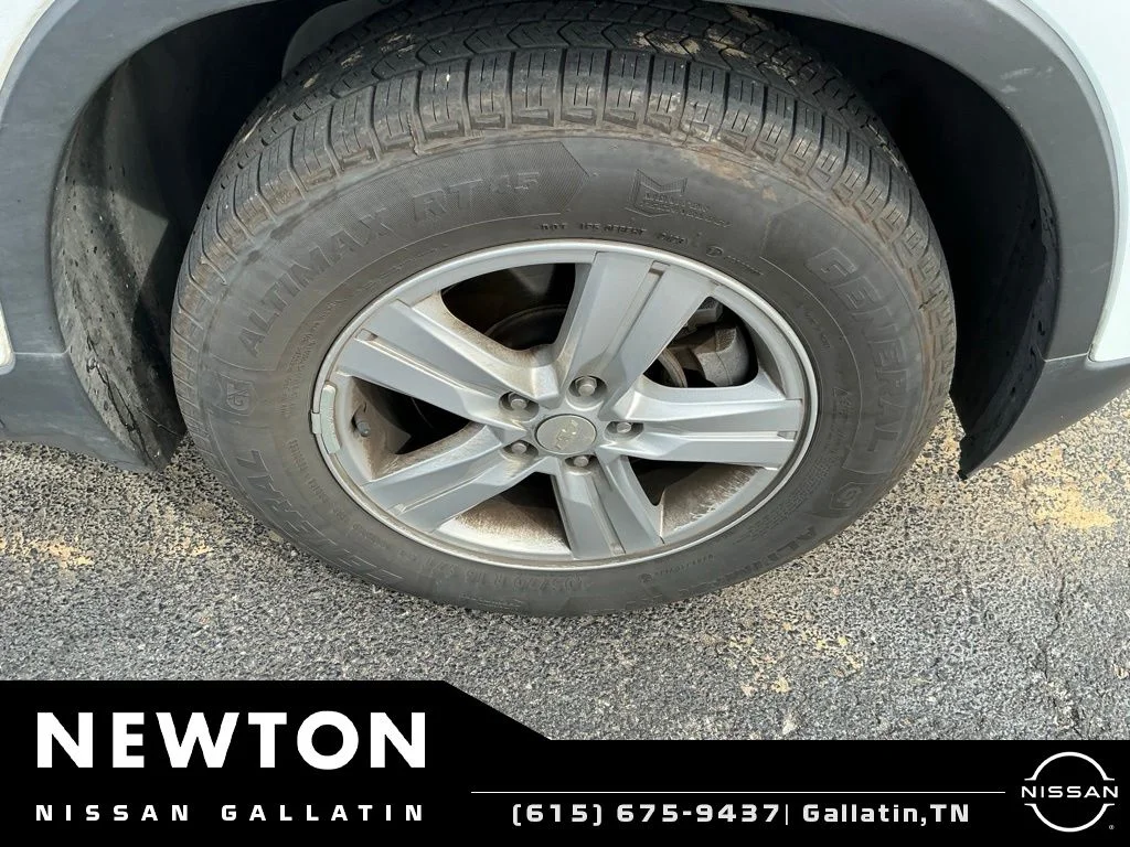 Used 2018 Summit White Chevrolet LT image 21