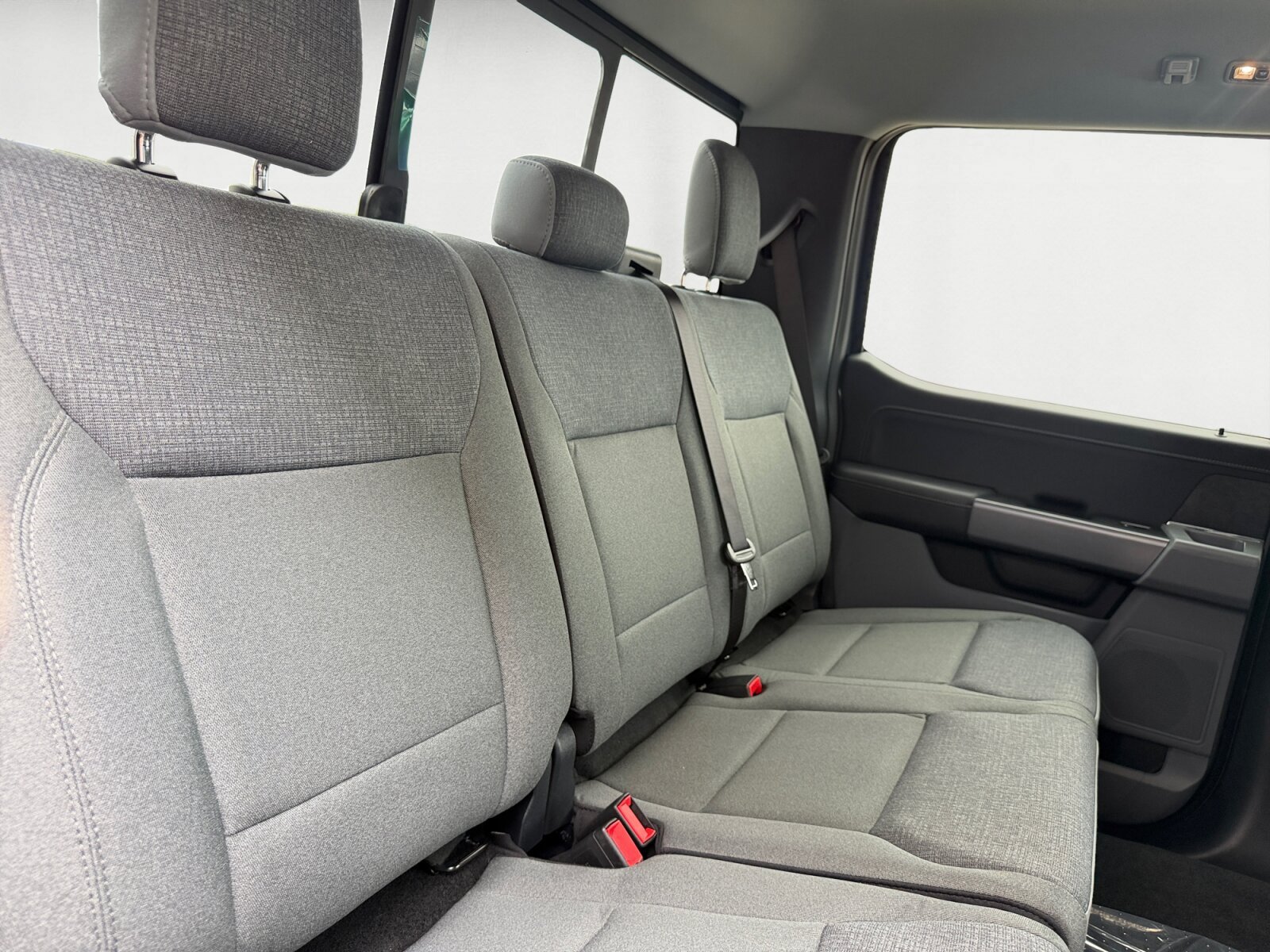 New 2026 Carbonized Gray Metallic Ford XLT image 18
