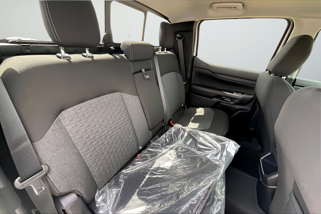 New 2026 Oxford White Ford XLT image 23