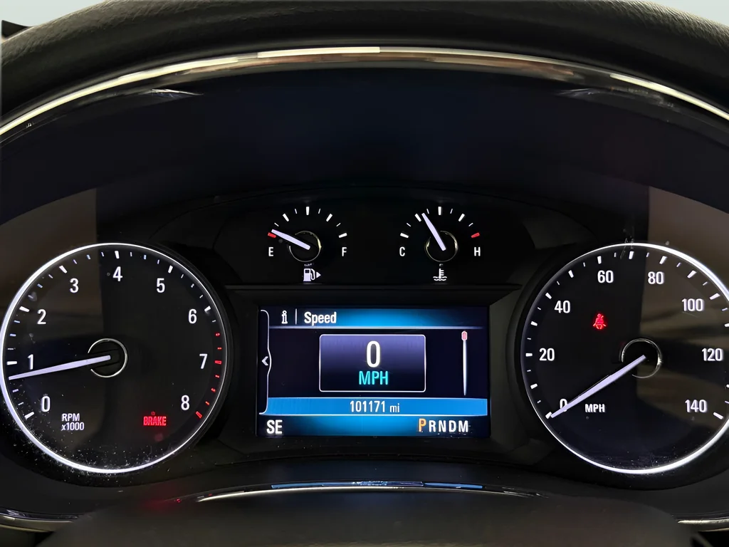 Used 2022 Summit White Buick Preferred image 20