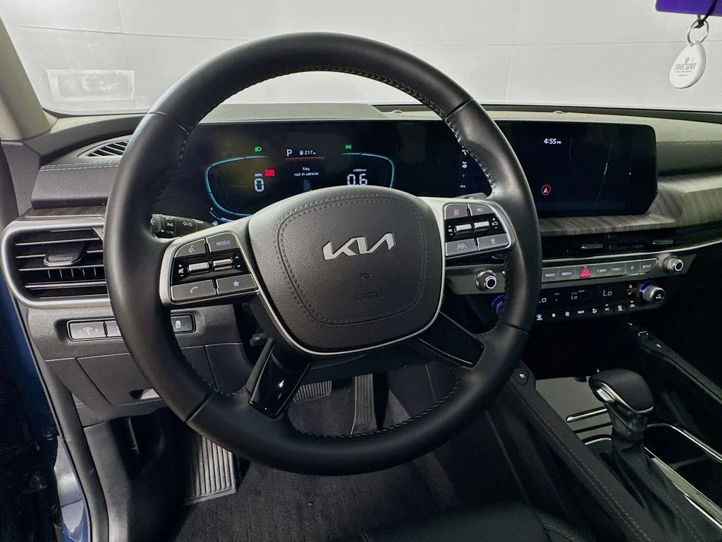Used 2025 Black Kia EX image 11