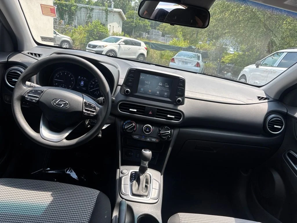 Used 2020 Gray Hyundai SE image 17