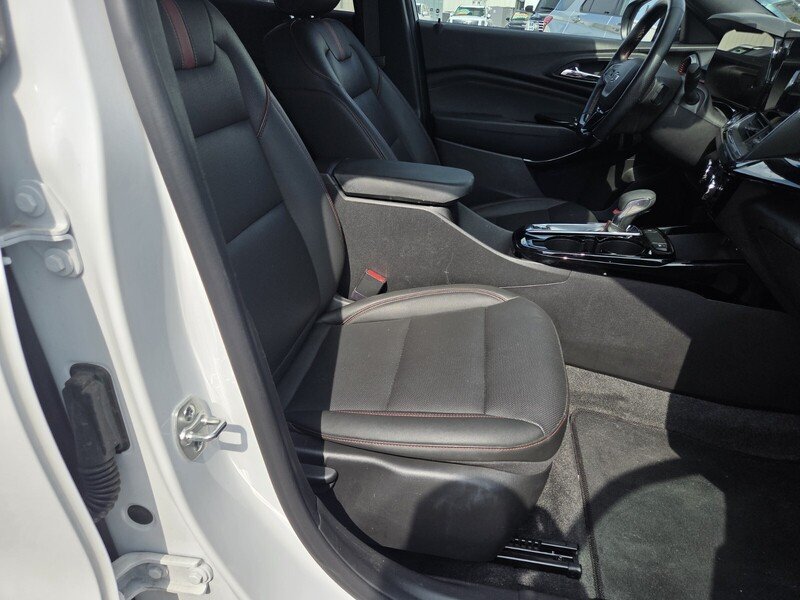 Used 2025 White Chevrolet 2RS image 27