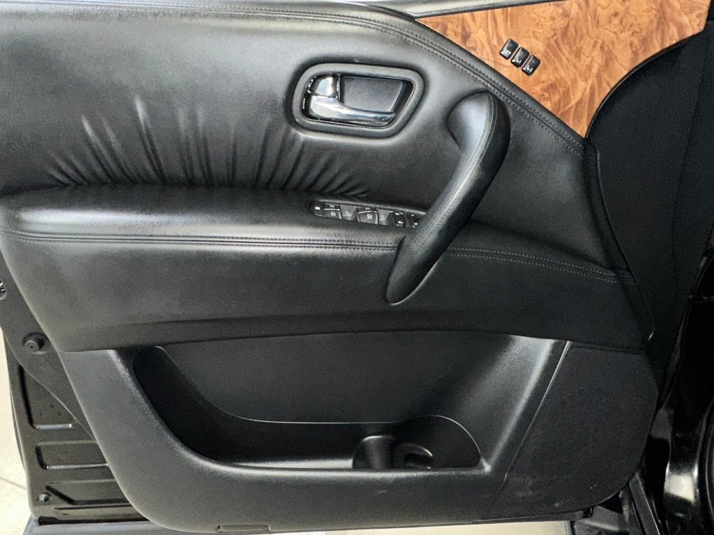 Used 2024 Super Black Nissan SL image 5