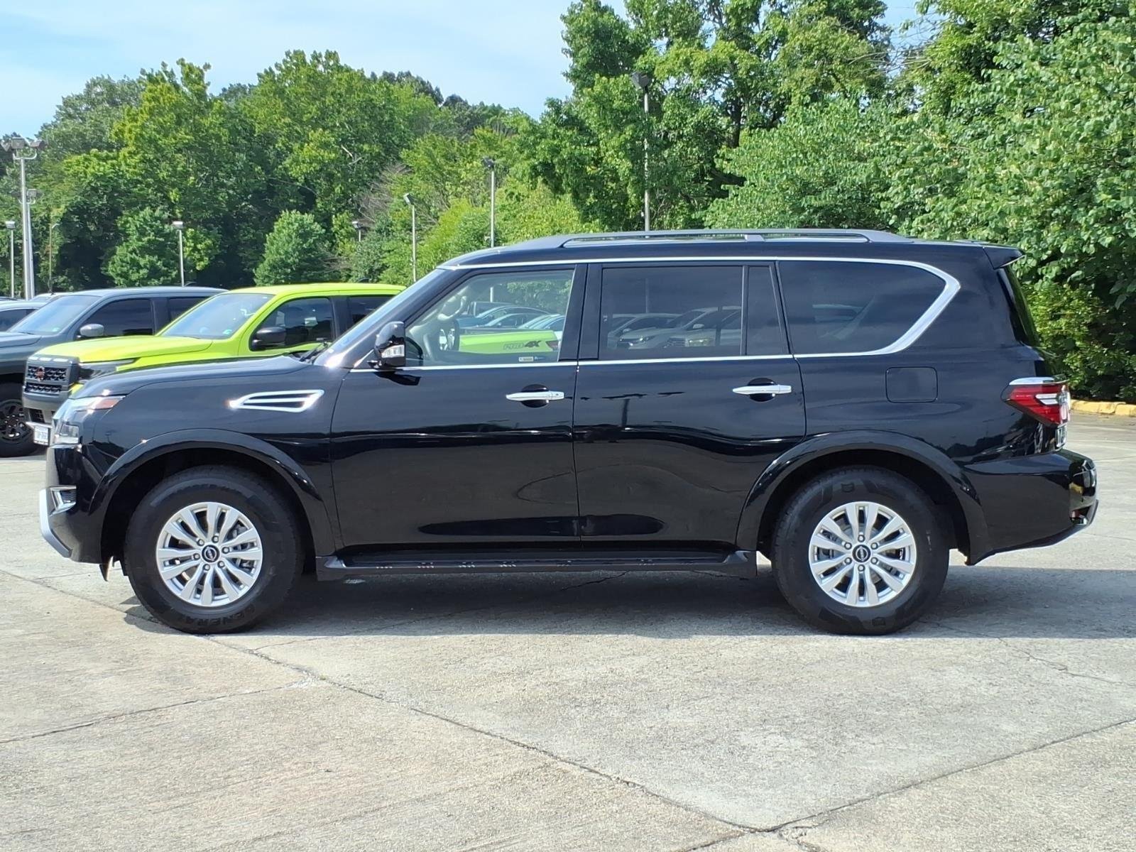 Used 2023 Super Black Nissan SV image 3