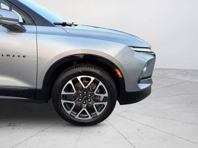 Used 2023 Gray Chevrolet RS image 33