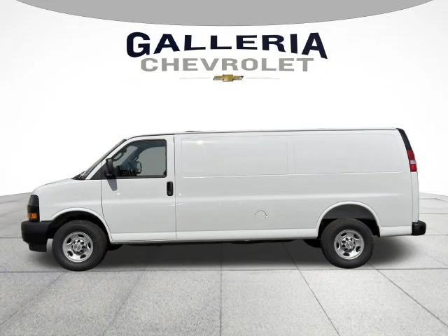 New 2026 Summit White Chevrolet WT image 4