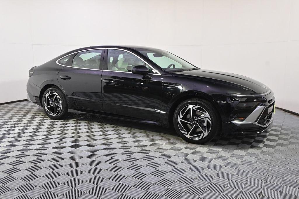 New 2026 Abyss Black Hyundai SEL Sport image 8