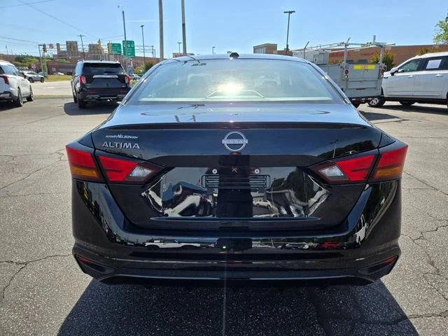 Used 2025 Black Nissan 2.5 SV image 7
