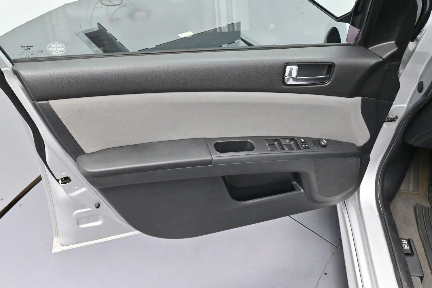 Used 2010 Brilliant Silver Metallic Nissan 2.0 SR image 9