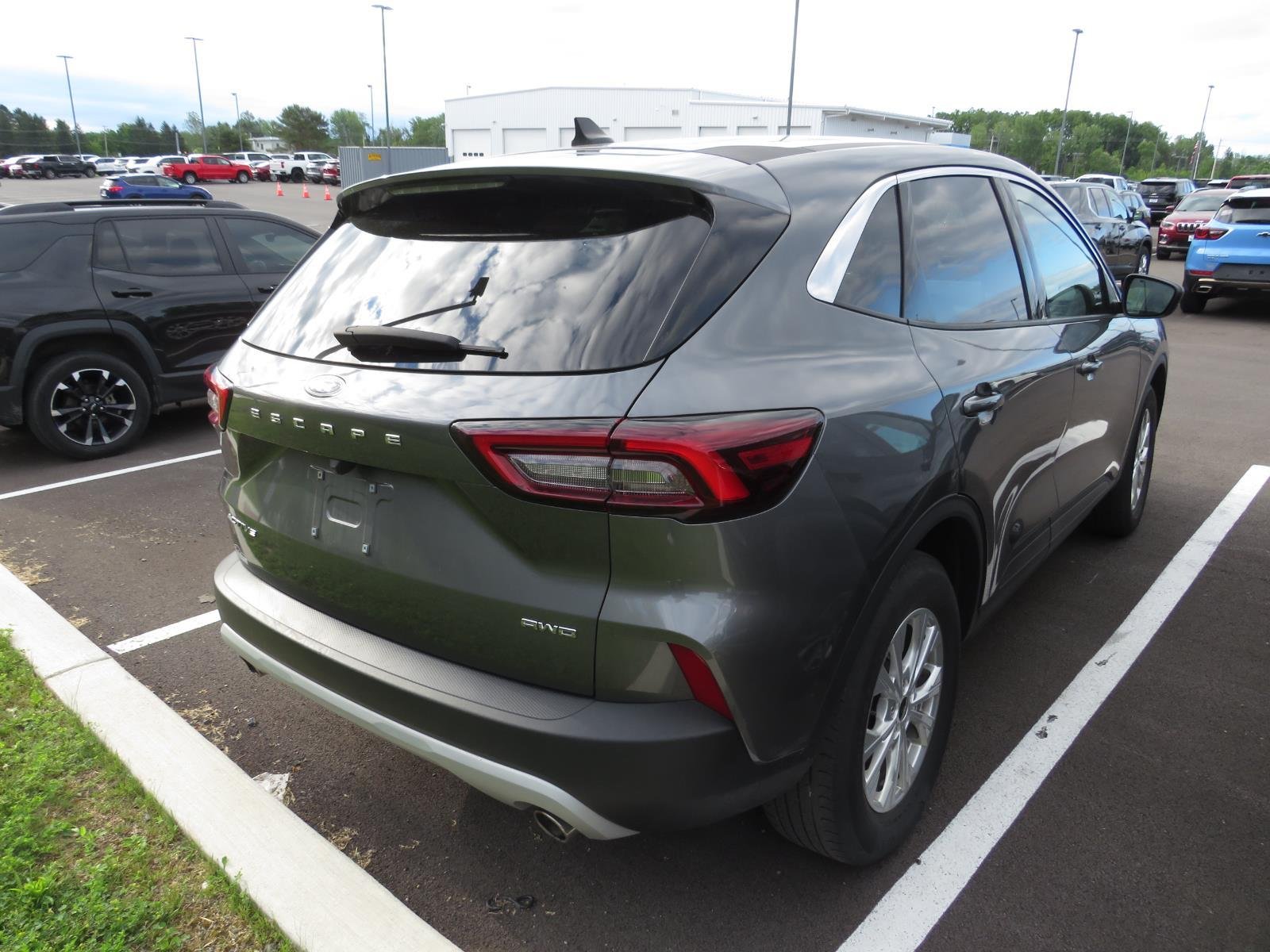 Used 2023  FORD TRUCK  image 12