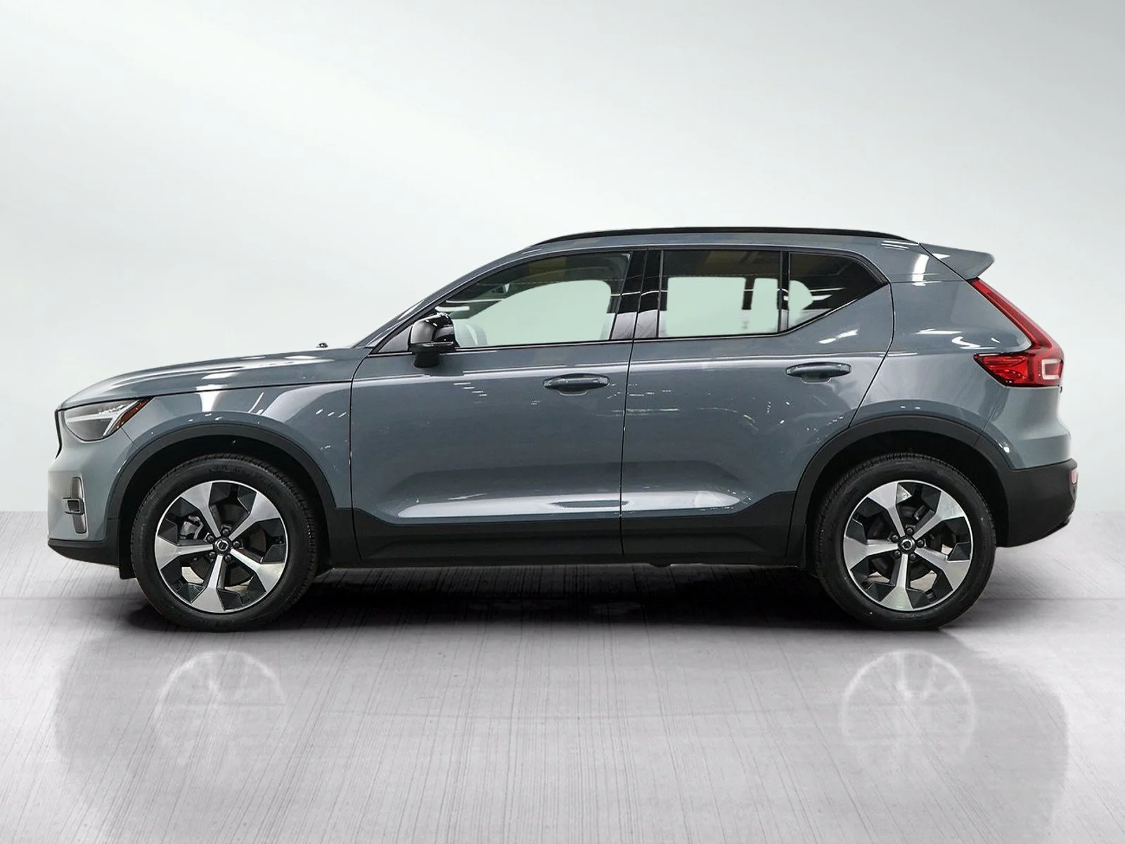 Used 2023 Volvo XC40 Plus with VIN YV4L12UW8P2008699 for sale in Burnsville, Minnesota