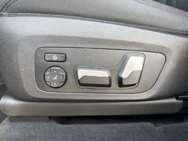 Used 2021  BMW xDrive30e image 21