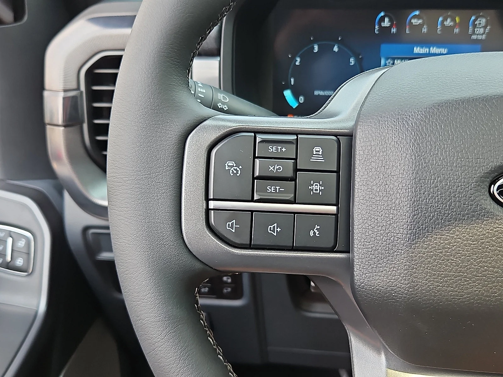 Used 2026 Carbonized Gray Metallic   M7 Ford LARIAT image 22