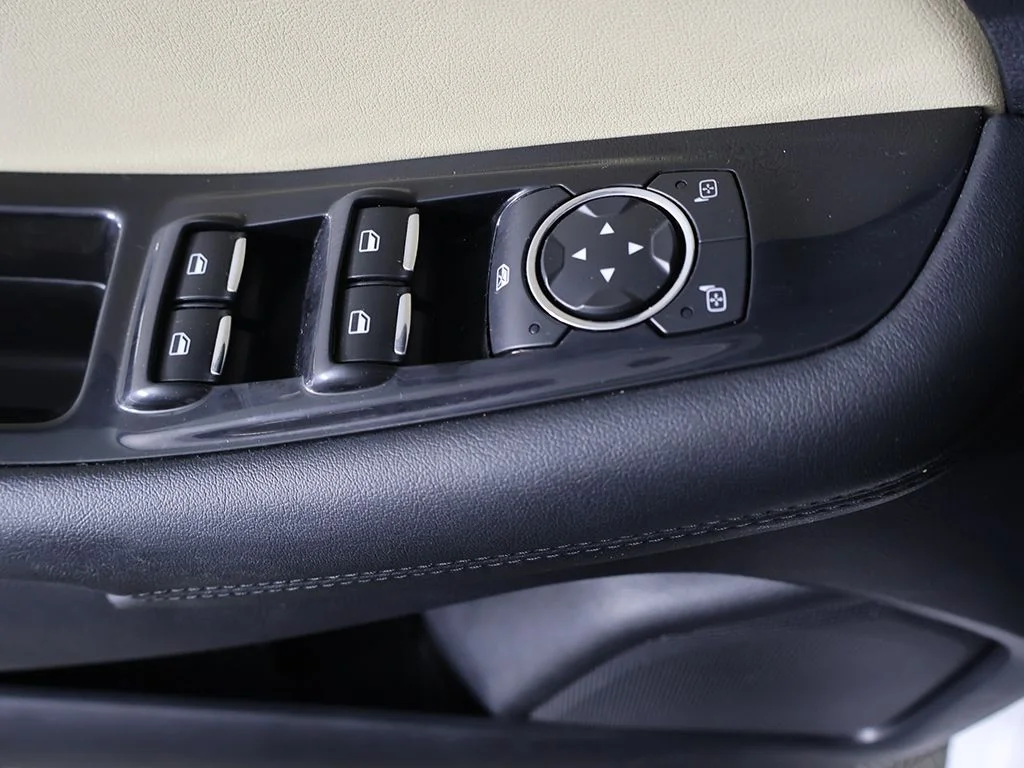 Used 2019 White Ford SEL image 33