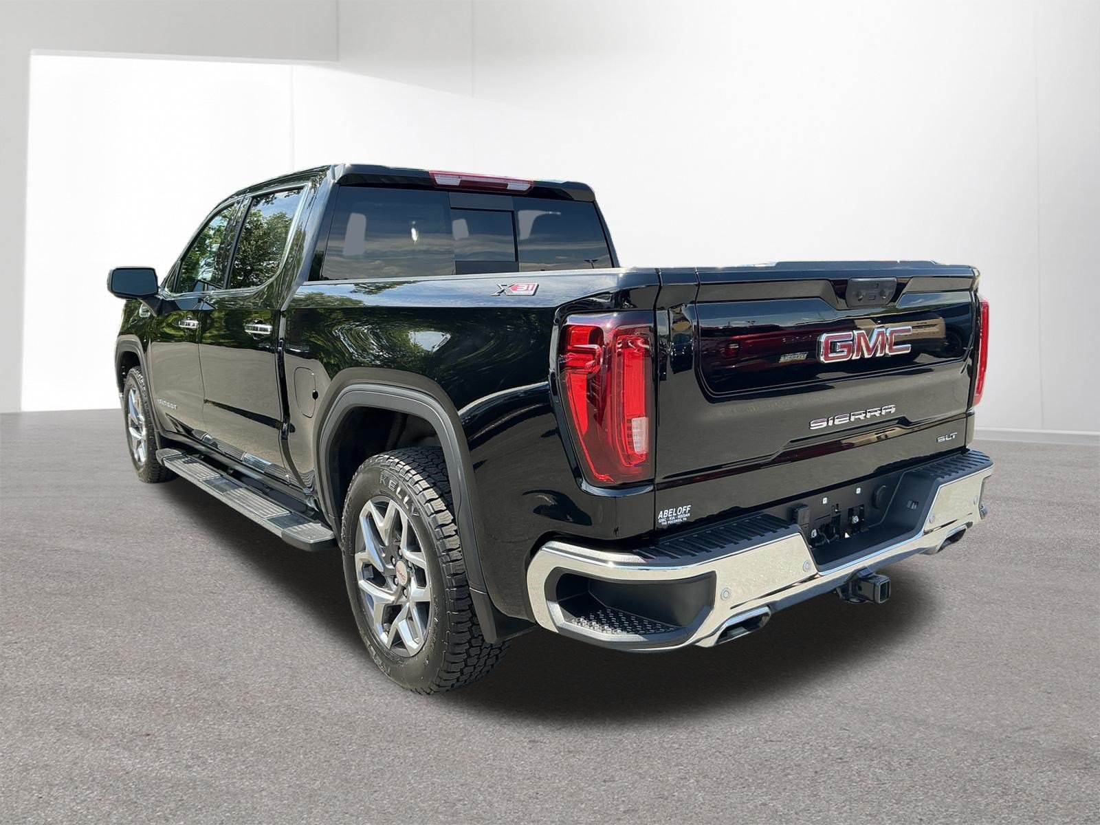 Used 2024 Onyx Black GMC SLT image 5