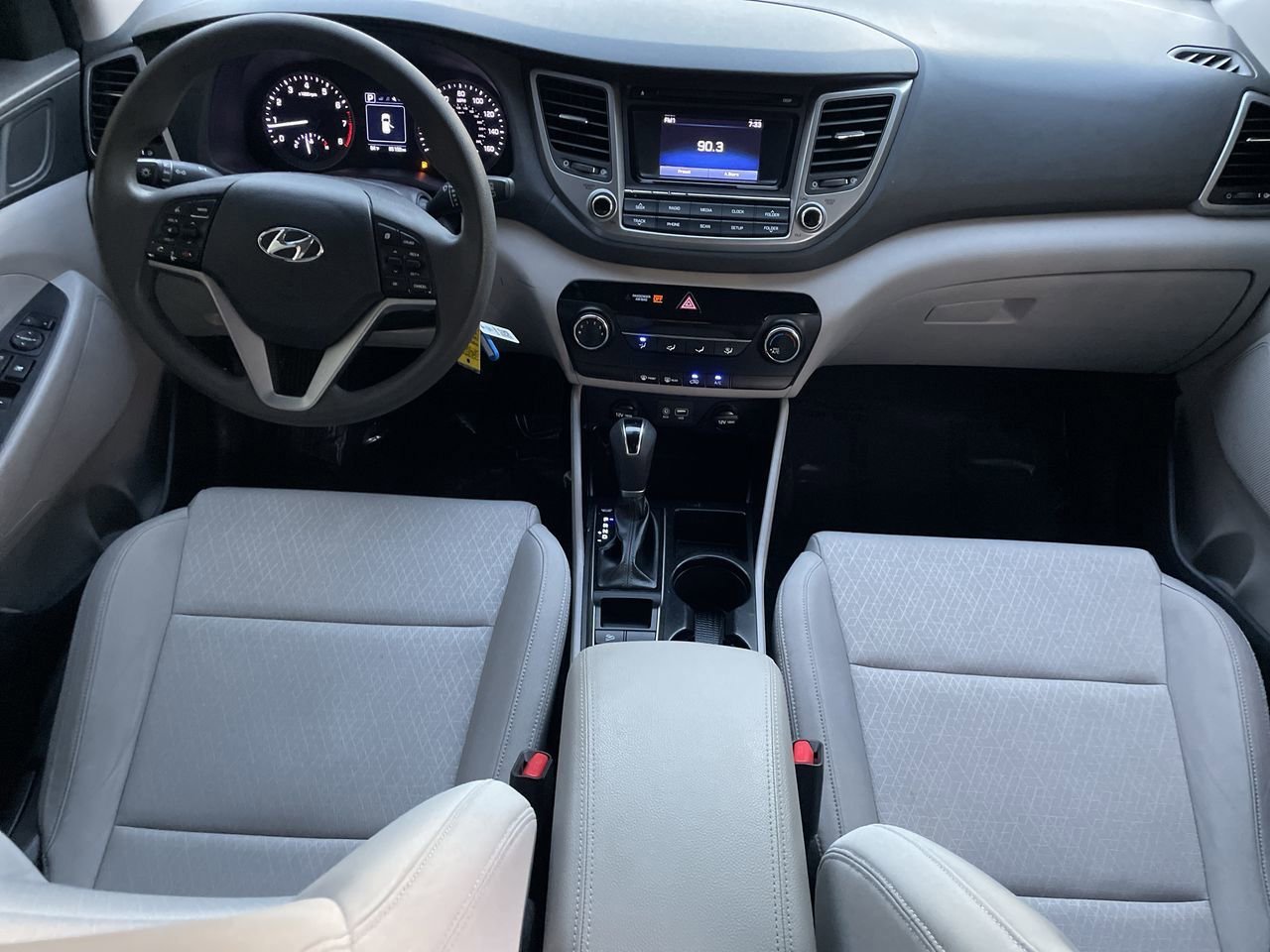 Used 2018 Black Noir Pearl Hyundai SE image 11