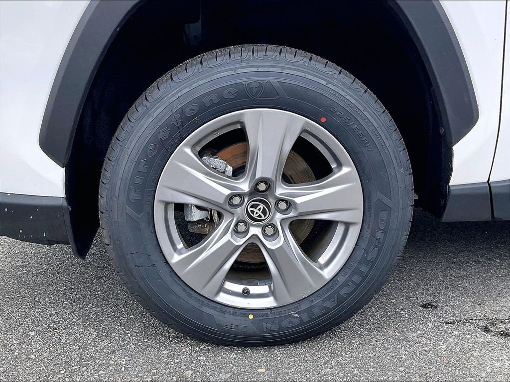Used 2025 Ice Toyota LE image 7