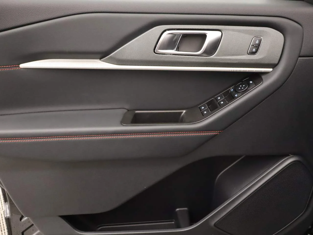 New 2027 Agate Black Metallic Ford ST-Line image 19