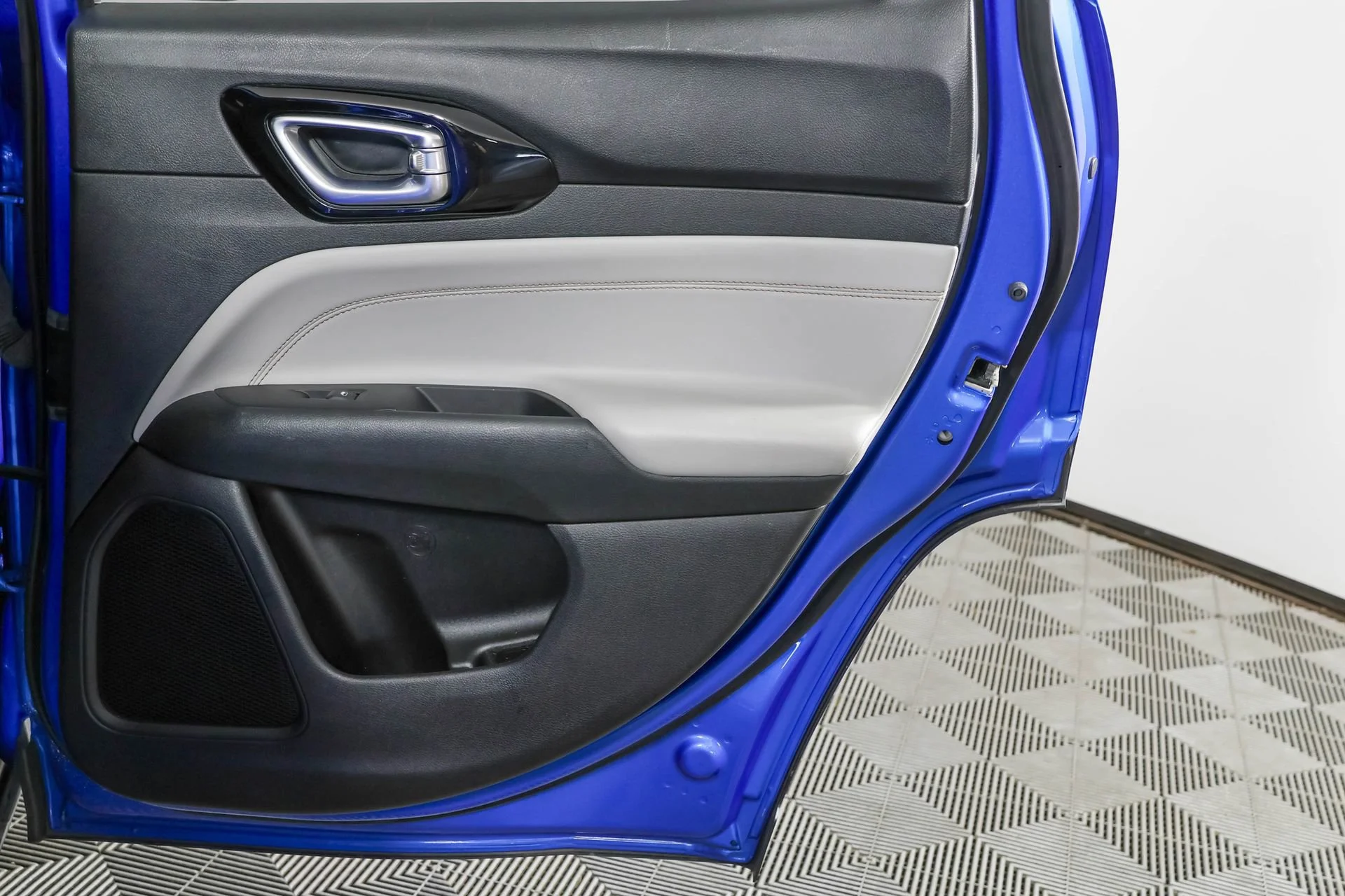 Used 2023 Blue Jeep Limited image 41