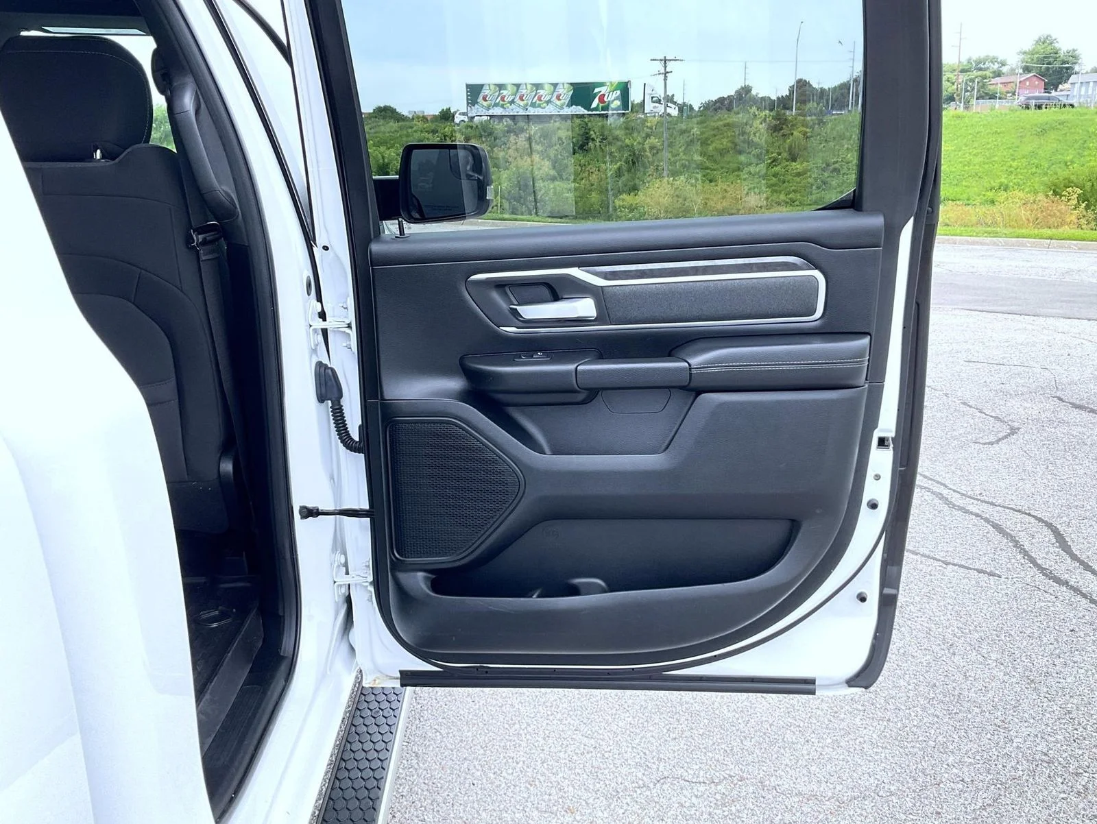 Used 2019 White Ram Big Horn/Lone Star image 17