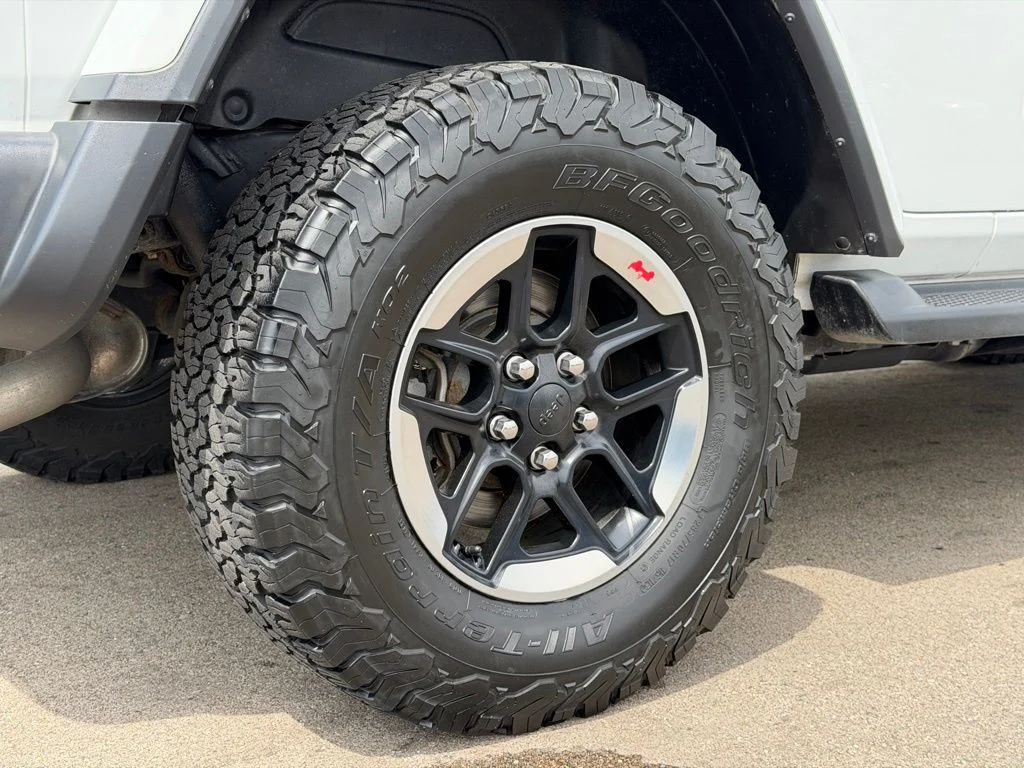 Used 2018 White Jeep Unlimited Rubicon image 20