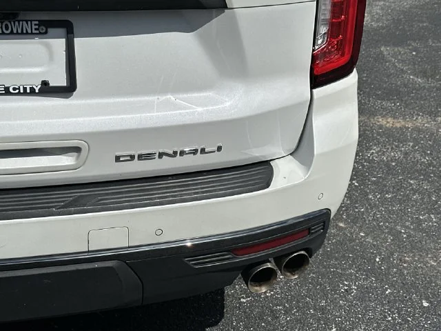 Used 2023 WHITE FROST TRICOAT GMC Denali Ultimate image 9
