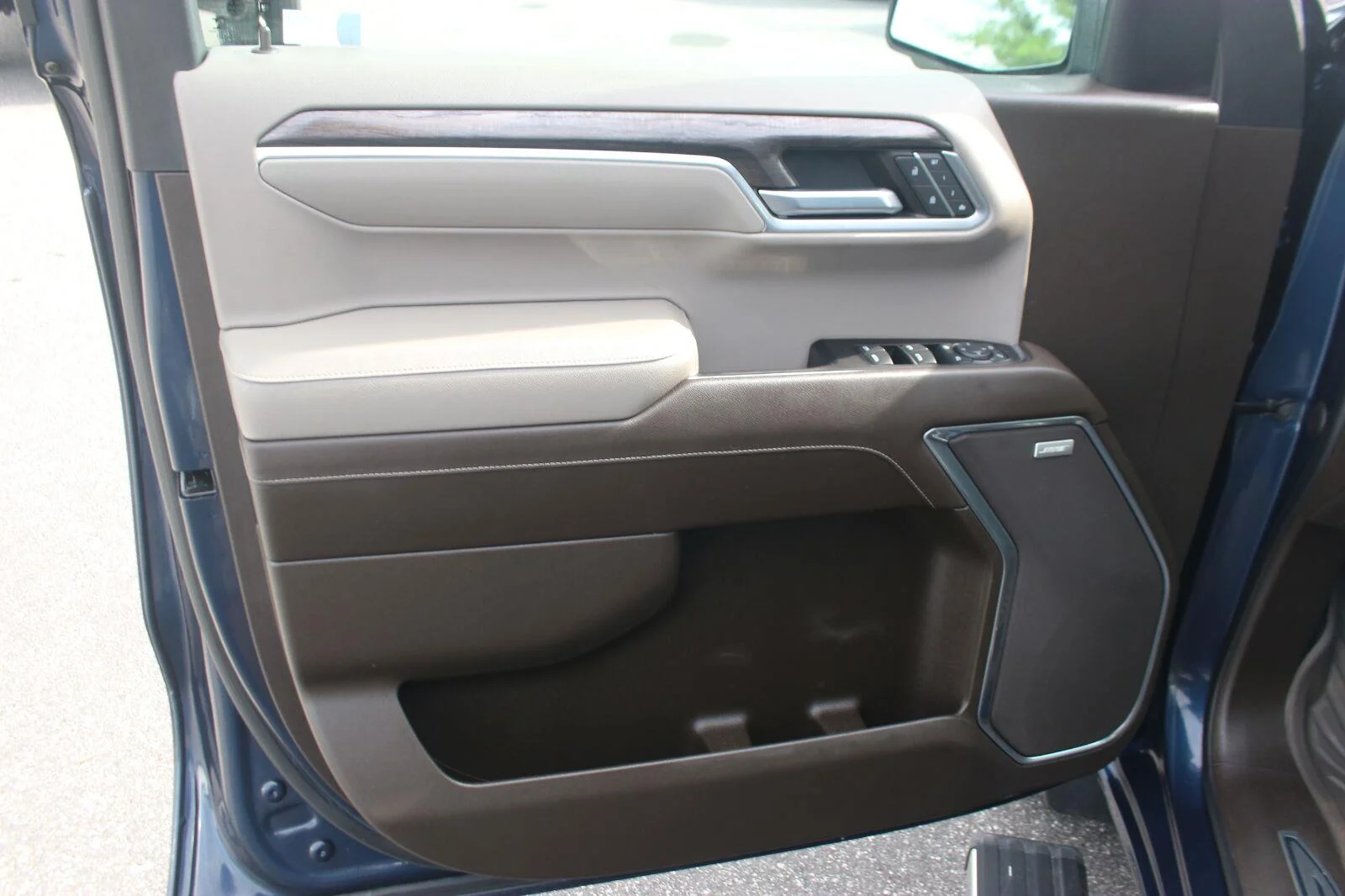 Used 2022 Northsky Blue Metallic Chevrolet LTZ image 14