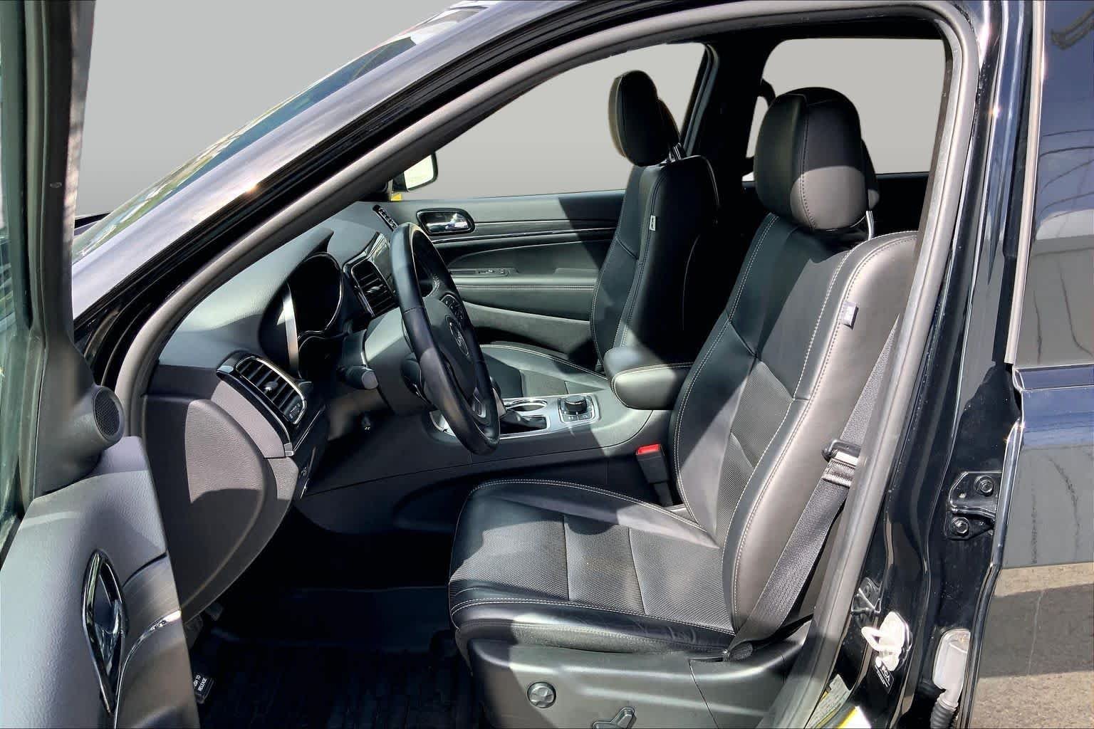 Used 2021 Diamond Black Crystal Pearlcoat Jeep 80th Anniversary image 9