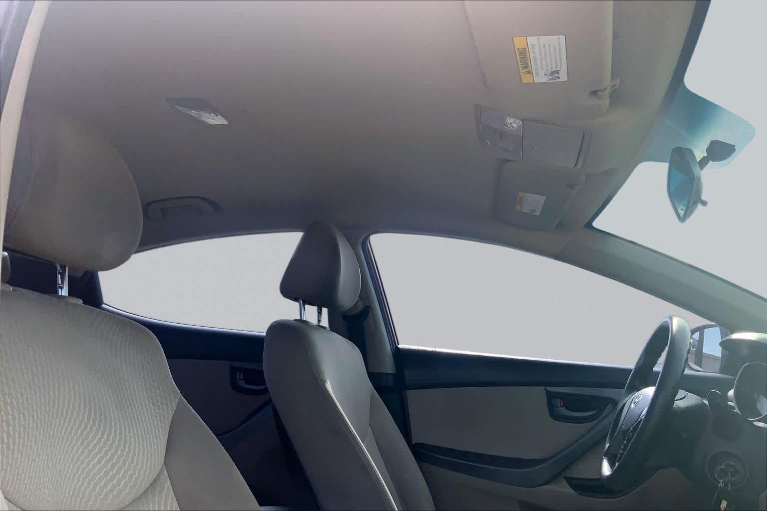 Used 2014 Geranium Red Hyundai SE image 14