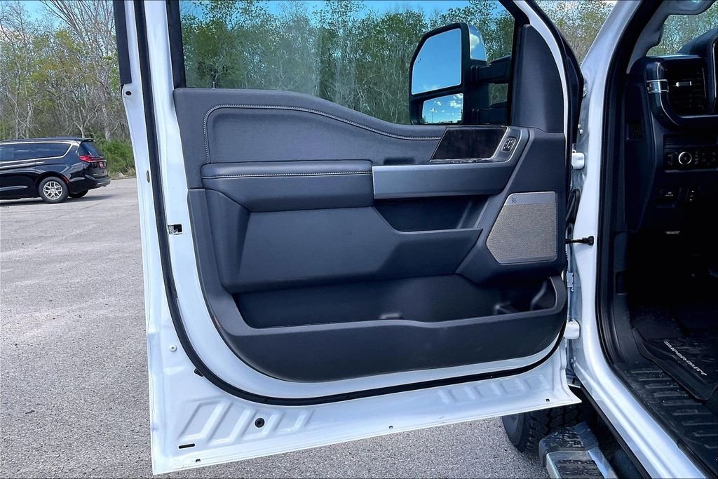 New 2026 Ford Super Duty F-250 Lariat 4D Crew Cab