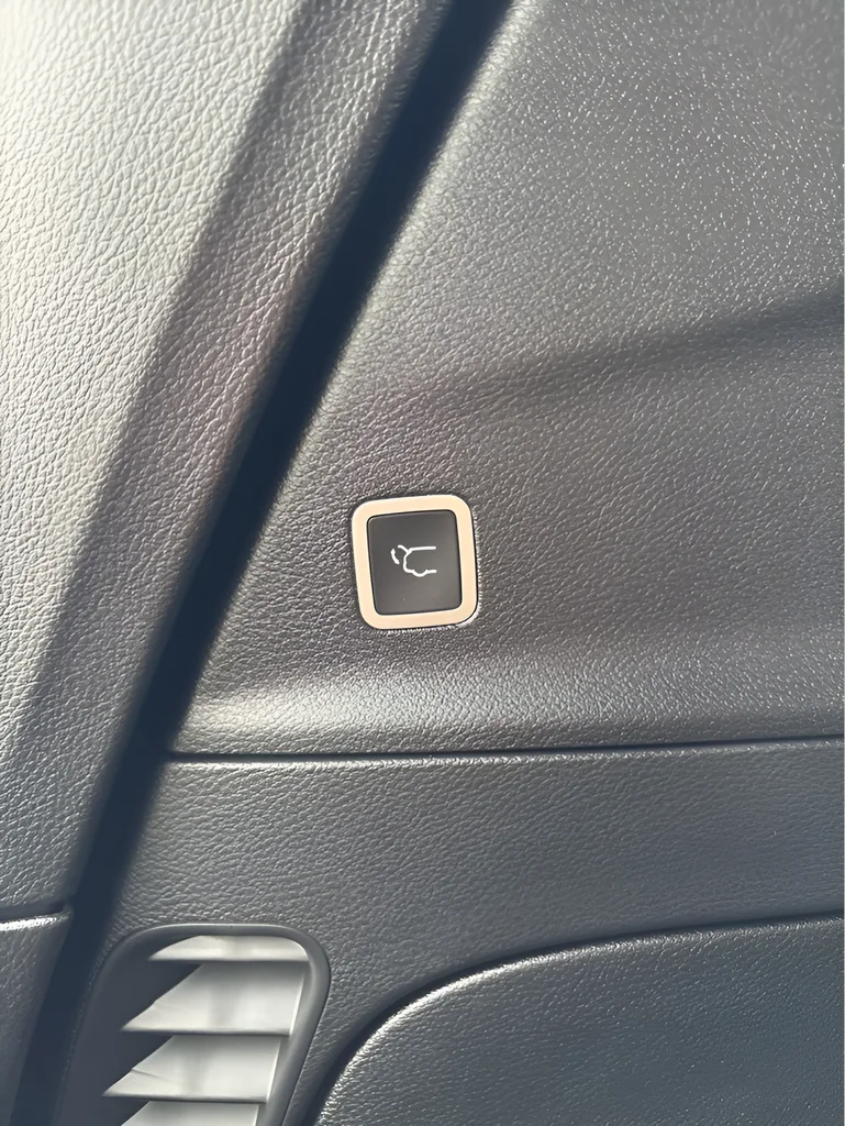 2026 Chrysler Pacifica Limited - Photo 9
