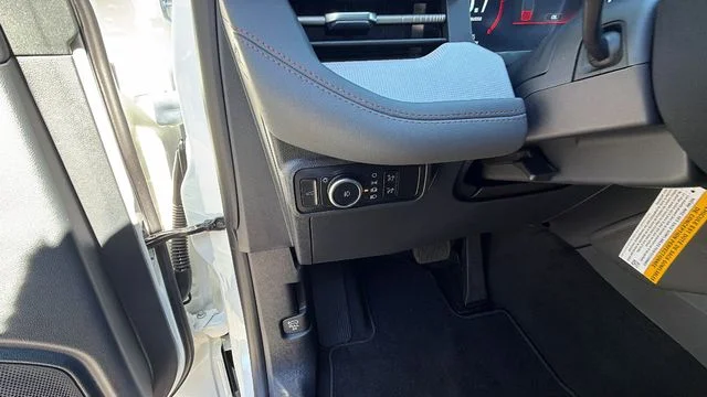 New 2027 White Ford 4DR 4WD ACTIVE image 30