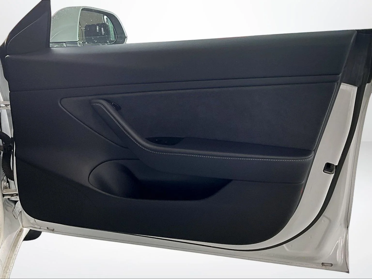 Used 2019 White Tesla Standard Range Plus image 24
