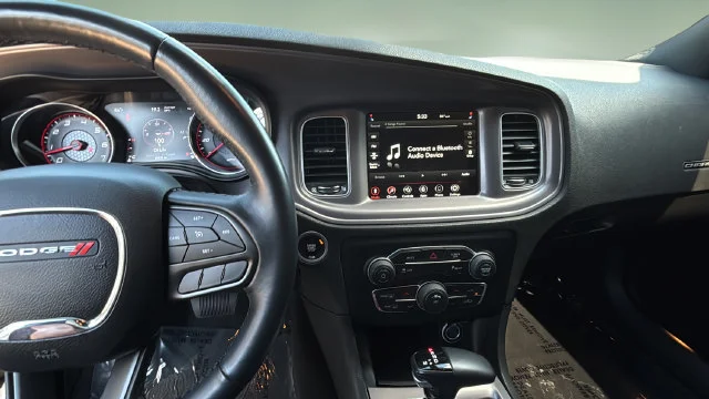 Used 2023 White Dodge SXT image 11