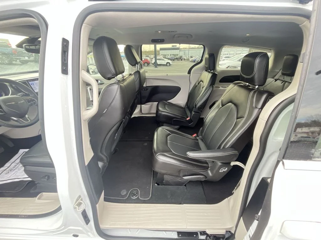 Used 2024 White Chrysler Touring L image 21